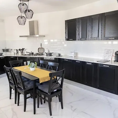 New Modern 3brm 5 Min Walk-to Paceville Nightlife Nearby