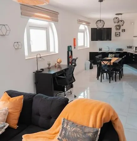 Апартаменты New Modern 3brm 5 Min Walk-to Paceville Nightlife Nearby *