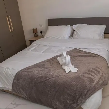 New Modern 3brm 5 Min Walk-to Paceville Nightlife Nearby Is-Swieqi