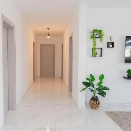 New Modern 3brm 5 Min Walk-to Paceville Nightlife Nearby Daire