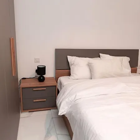 New Modern 3brm 5 Min Walk-to Paceville Nightlife Nearby Daire Is-Swieqi