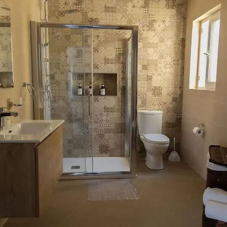 New Modern 3brm 5 Min Walk-to Paceville Nightlife Nearby Daire Is-Swieqi