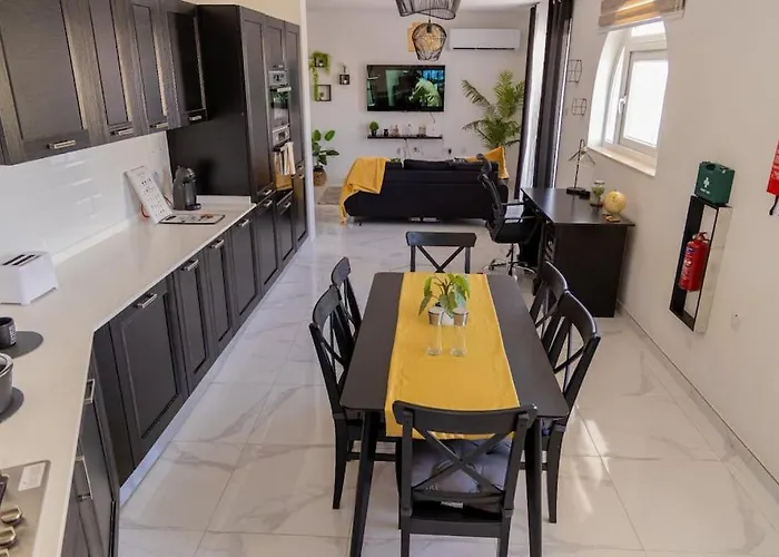 Apartament New Modern 3brm 5 Min Walk-to Paceville Nightlife Nearby