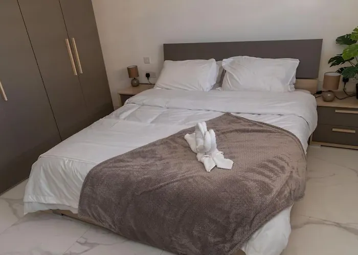 New Modern 3brm 5 Min Walk-to Paceville Nightlife Nearby Is-Swieqi