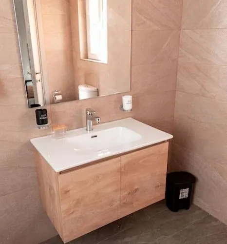 Apartament New Modern 3brm 5 Min Walk-to Paceville Nightlife Nearby *