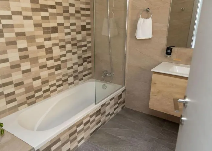 Apartament New Modern 3brm 5 Min Walk-to Paceville Nightlife Nearby