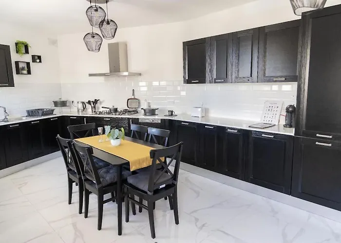 New Modern 3brm 5 Min Walk-to Paceville Nightlife Nearby