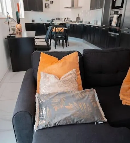 New Modern 3brm 5 Min Walk-to Paceville Nightlife Nearby Apartament